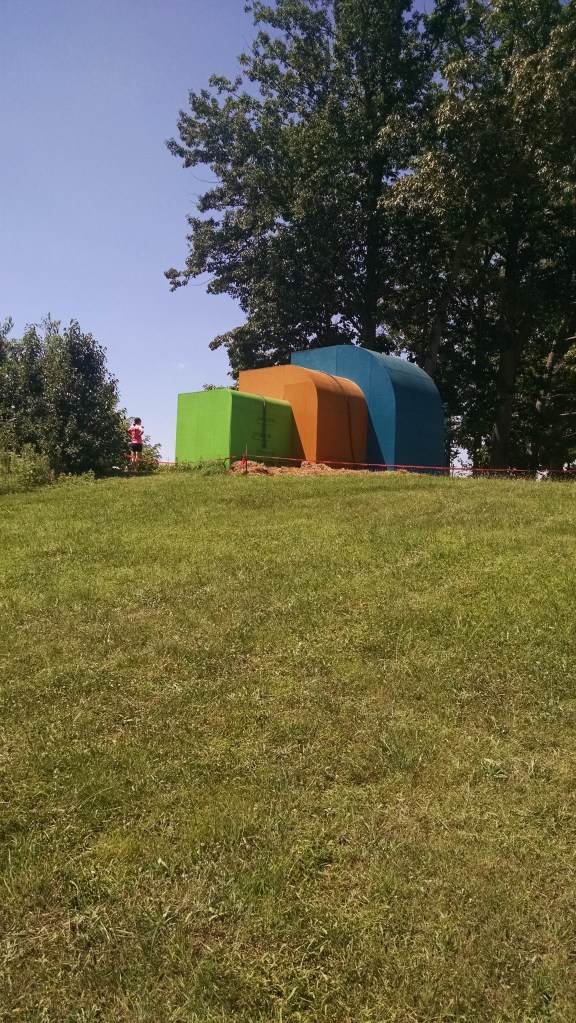 This was one of the easier obstacles. Climb up with handholds on one side, lower yourself with footholds and rope on the other. 