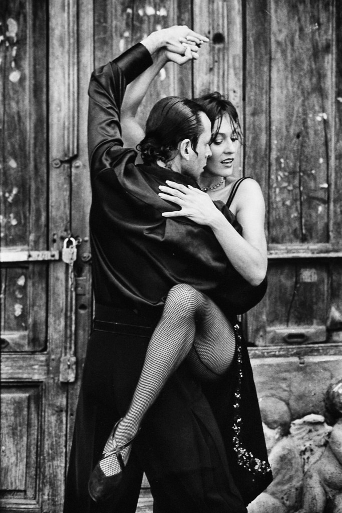 tango-dancing-couple-dance-style-67238